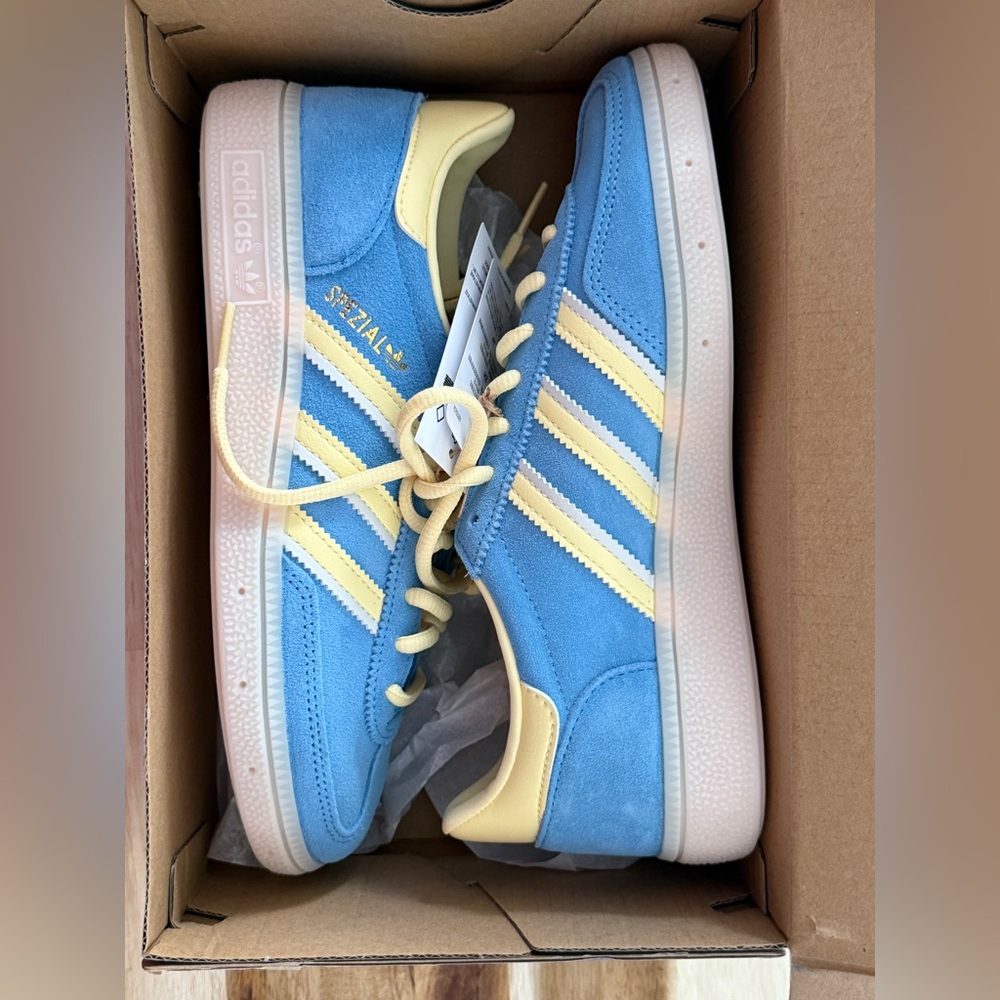 HANDBALL SPEZIAL Adidas new tags.